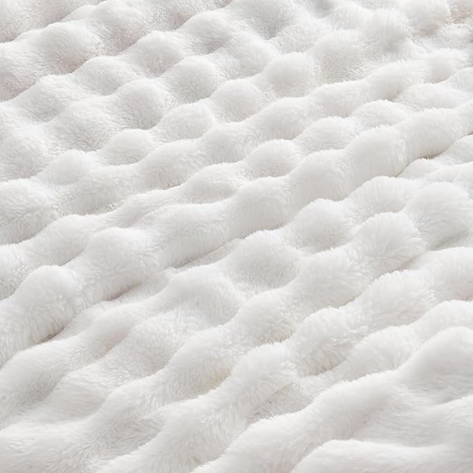 EMME "Striped Plush" – Elegant bäddset i fuskpäls för en mysig säng (135x200cm, Vit) och ett örngott (80x80cm)