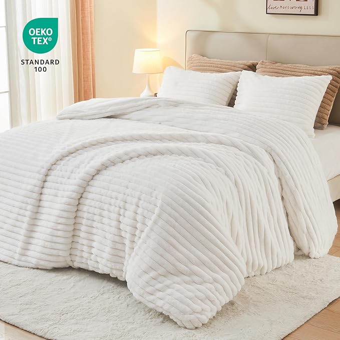 EMME Lyxigt Bäddset i fuskpäls – Elegant randig design (200x200cm, Vit)