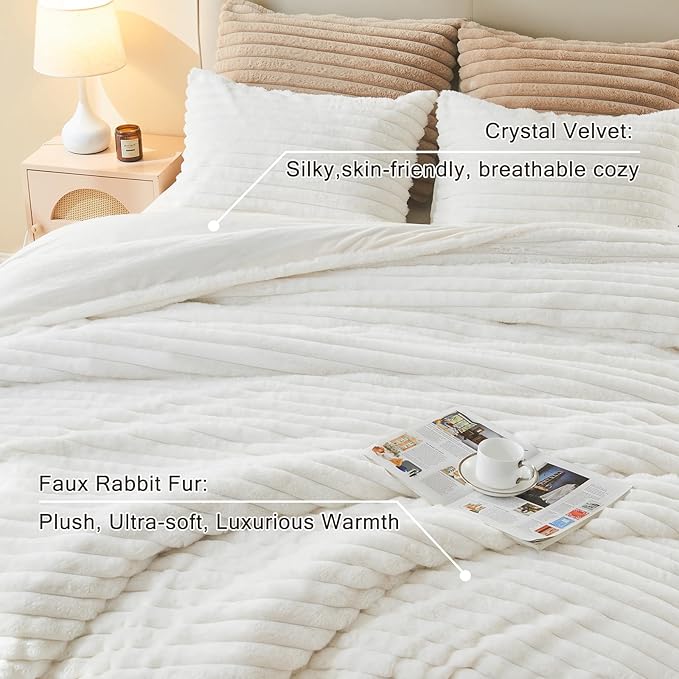 EMME Lyxigt Bäddset i fuskpäls – Elegant randig design (200x200cm, Vit)