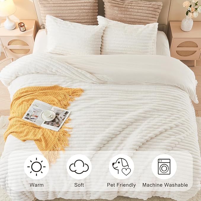 EMME Lyxigt Bäddset i fuskpäls – Elegant randig design (200x200cm, Vit)